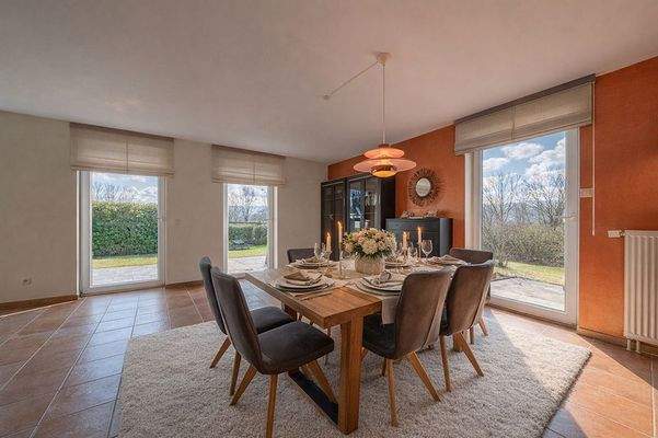 200-8964_Esszimmer-3_gestaged