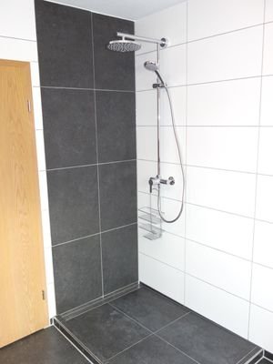 Tageslichtbad_Dusche mit Echtglas