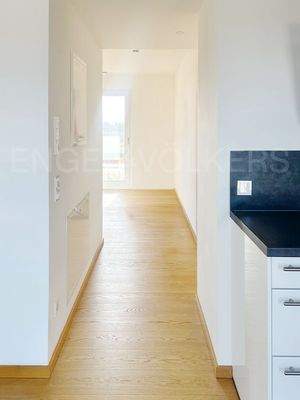 Blick vom Wohnraum zum Schlafzimmer