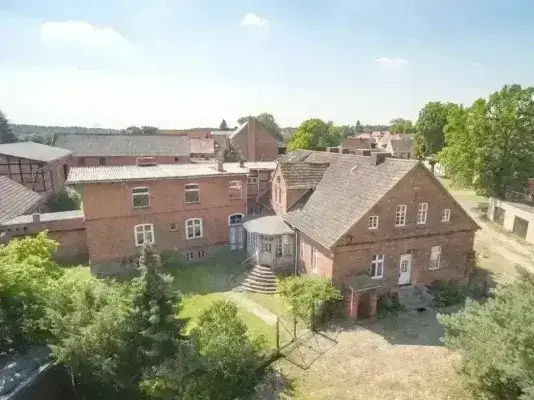 Haupthaus und Gartenhaus