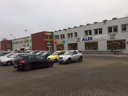 Gesamtfront Rudolf-Diesel-Straße 14 mit Parkplatz