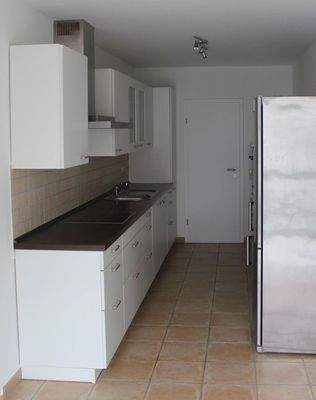 Blick aus Essbereich in Küche