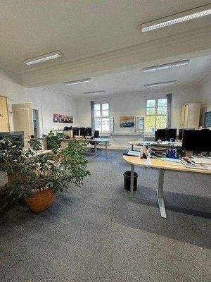 Großer Büroraum.jpg