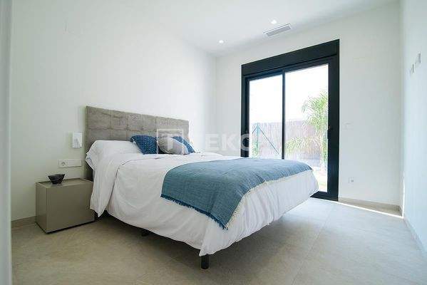 Villas with Private Pool and Parking in Los Montesinos