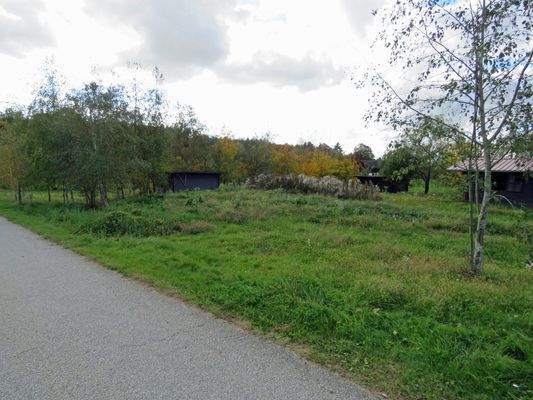 Grundstück mit Nebengebäuden in Richtung Süden