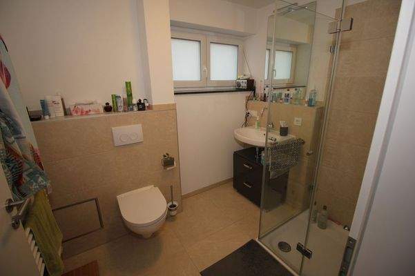 Badezimmer mit Dusche