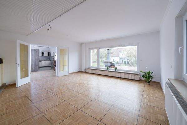 mit Blick zu Küche und Essbereich