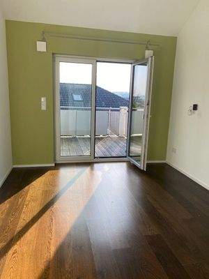 Elternschlafzimmer mit Zugang zum Balkon