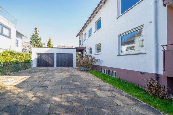 Zufahrt zur Doppelgarage