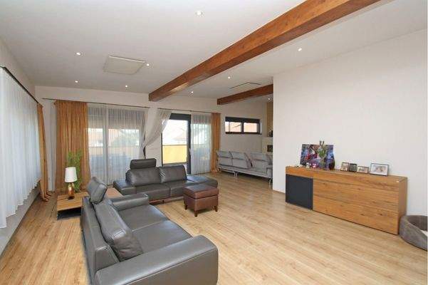 Blick in das große Wohnzimmer