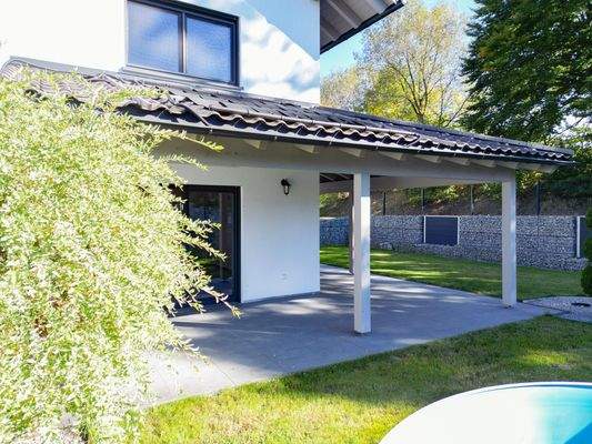 Überdachte Terrasse