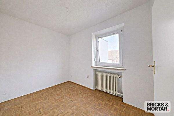 Zimmer, Wände mit KI in weißer Farbe