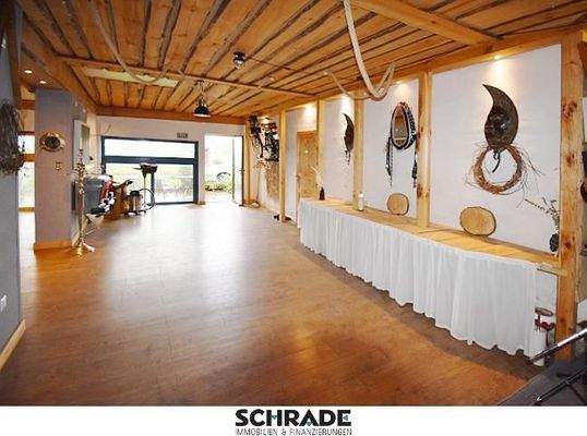 ...inkl. Festtagstenne mit Discoanlage