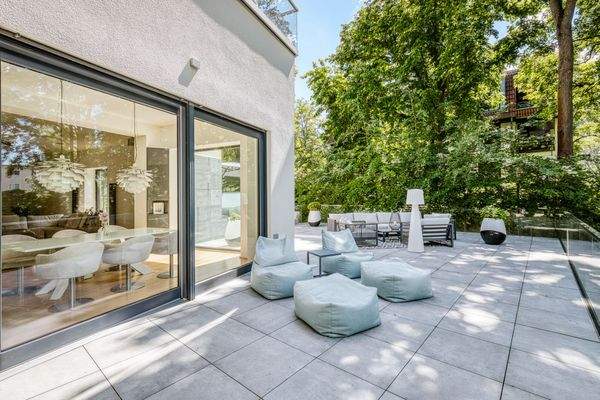 Terrasse und Wintergarten