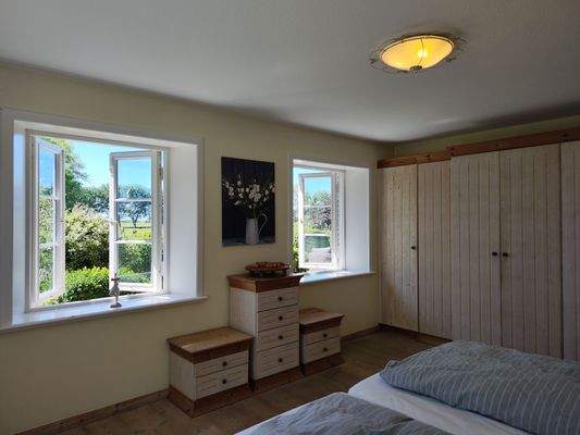 19a) Ausblick Schlafzimmer.jpg