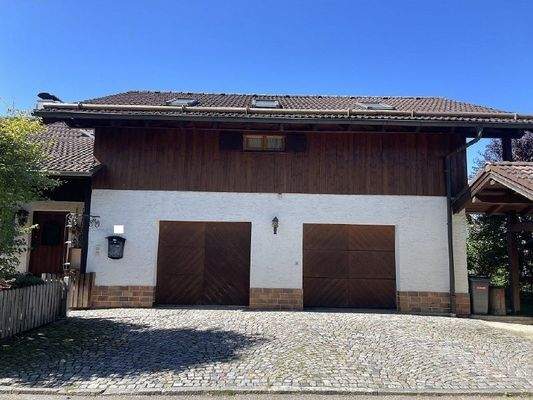 Doppelgarage mit Ausbau im DG