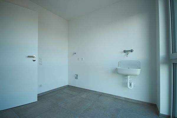 großzügiger HWR im Dachgeschoss.JPG