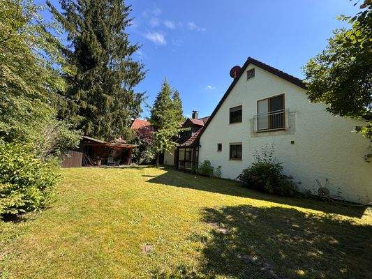 Haus Rückansicht &amp; Garten