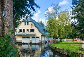 Bootshaus in idyllischer Lage