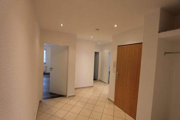 Flur mit Deckenstrahlern...