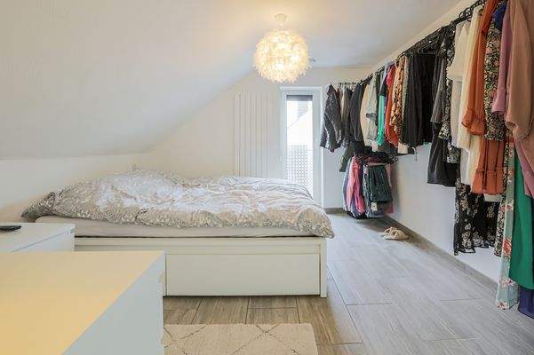 Schlafzimmer DG