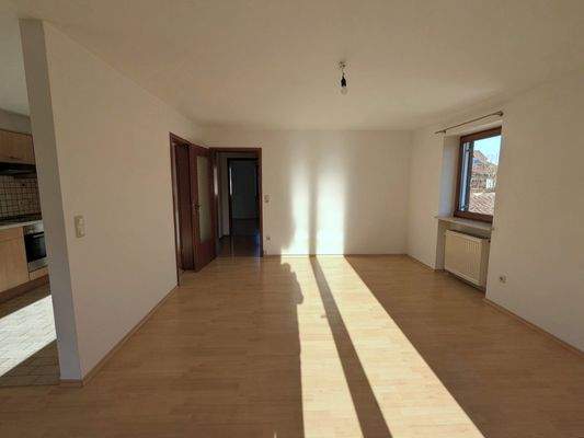 Blick vom Balkon zurück ins Wohnzimmer