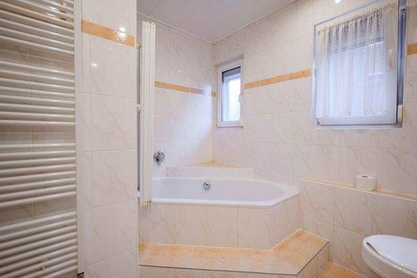 Bad EG vorderes Haus