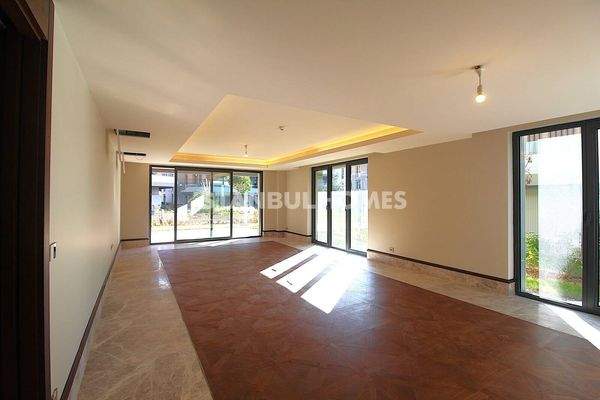 Elegant Apartments in a Richly-Featued Complex in Bakirkoy