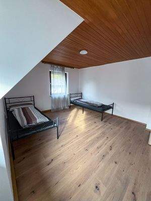 Schlafzimmer 1. OG 2.jpg