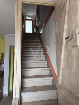 Treppenaufgang innen zum DG