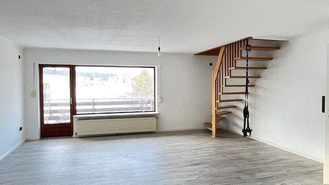 Wohnzimmer mit Balkon