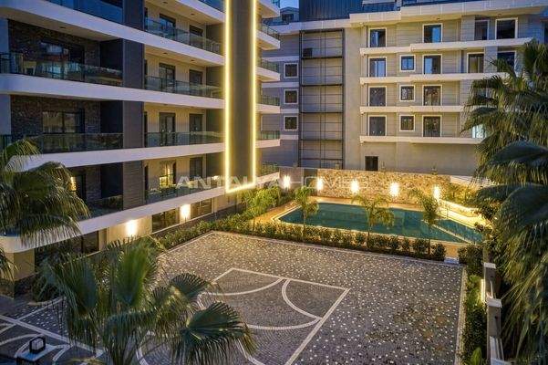 Flats in a Complex Near the Sea in Alanya