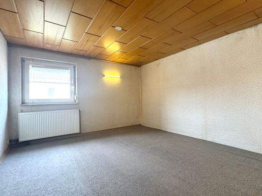 Zimmer 2 im OG (Deckenhöhe 2,10m)