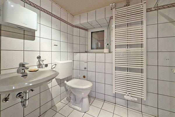 zweites Badezimmer im EG