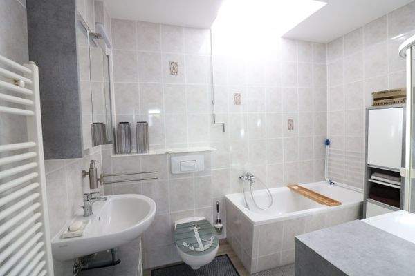 Badezimmer  2. Wohneinheit