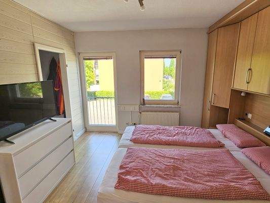 1. OG - Zimmer 1 (Schlafzimmer).jpg