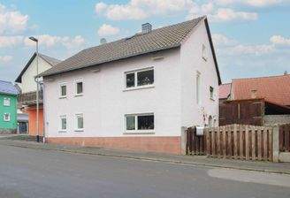 Hausfront Straßenansicht