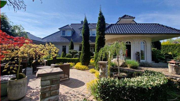 V1573 Rückseite mit Garten