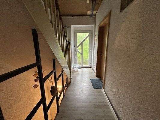 Flur 1. OG Zugang zum Garten