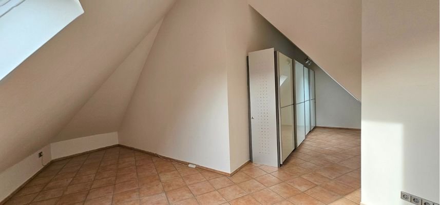 Schlafbereich - Ankleide - oder Büro?