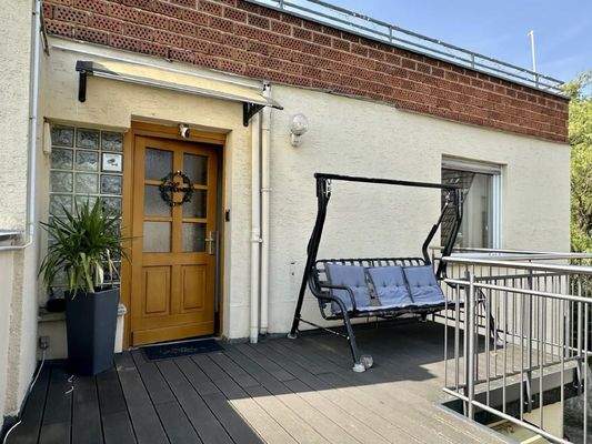 Außenzugang mit Terrasse (Wohnung OG/DG)