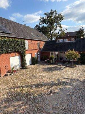 Nebengebäude mit Indoorpool