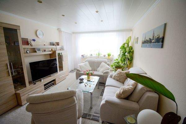 Wohn-/Esszimmer mit Balkonzugang