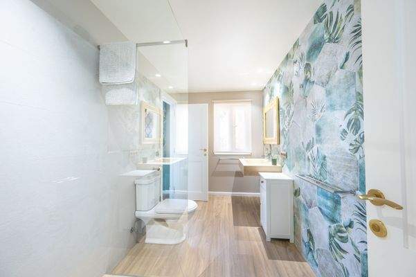 Suit bathroom in 3rd master bedroom 3