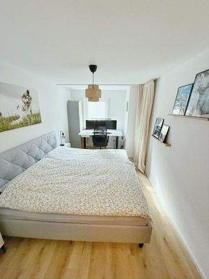 Schlafbereich mit Büroecke