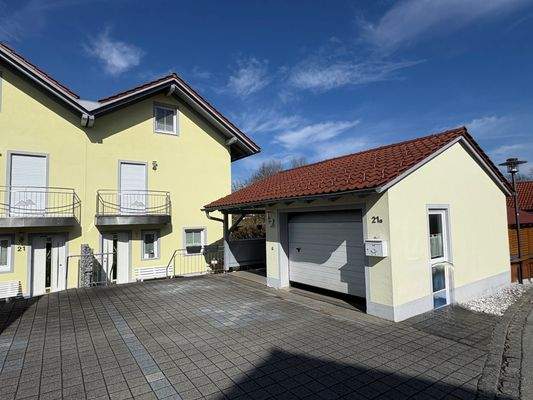 Stellplatz und Garage