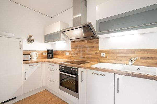 Küche mit Einbauküche