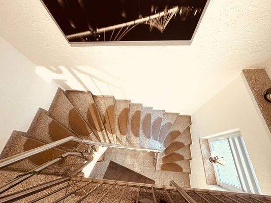 46. Treppenhaus, Hausflur OG zu EG