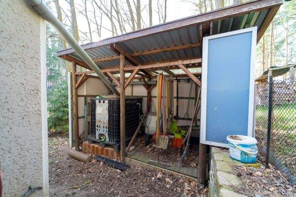 Nebengelass mit ABstellmöglichkeiten