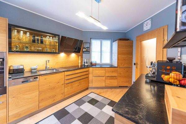 Küche mit Ausgang auf die Terrasse